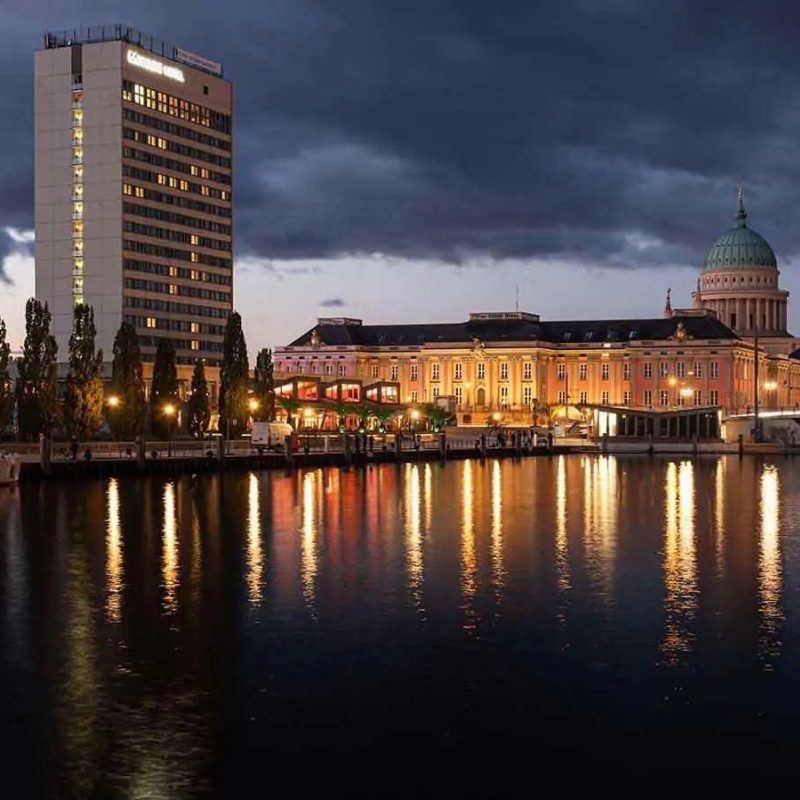 Mercure Hotel Potsdam Außenansicht nacht